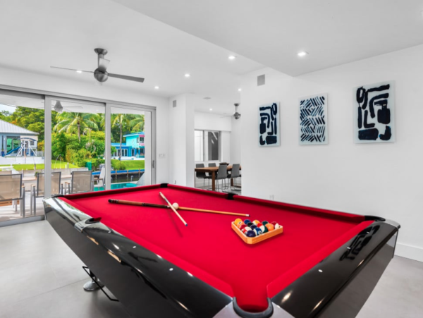 Miami Waterfront Luxury Villa - 4 Bedrooms Boater`s Retreat with Gym & Pool